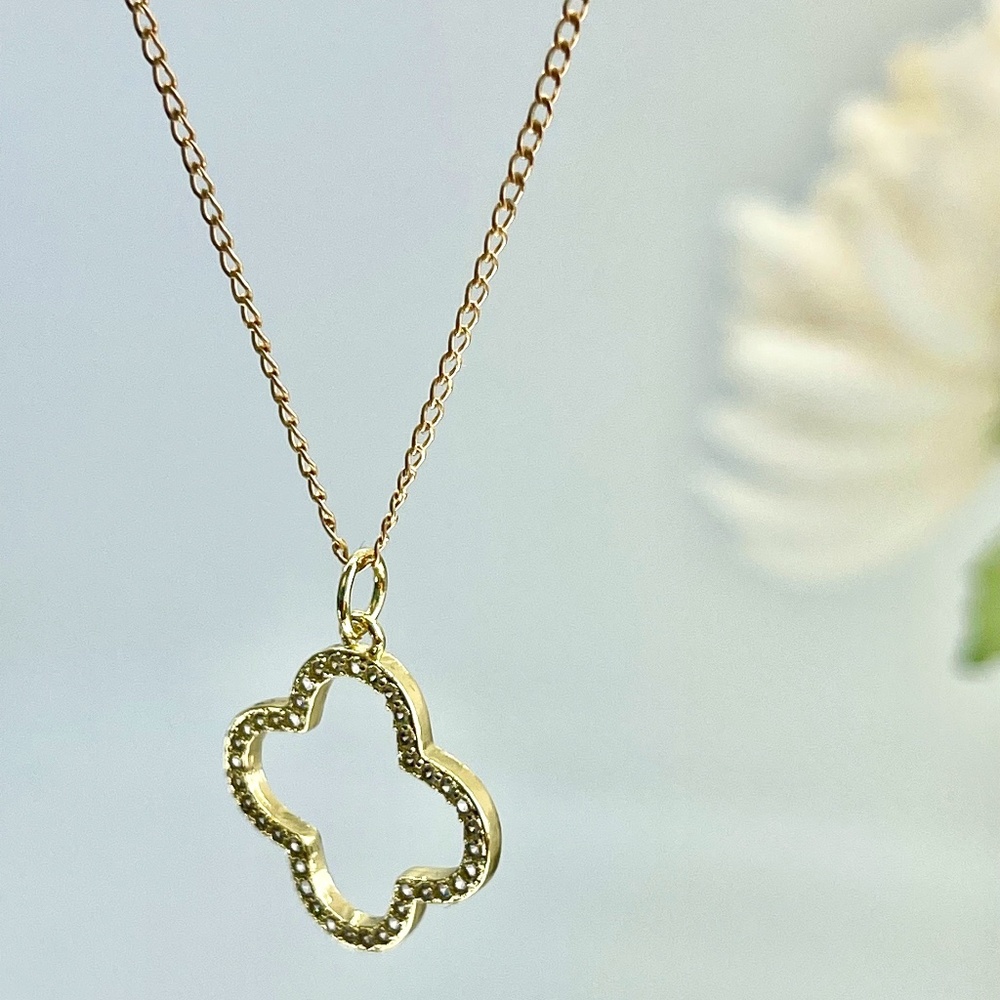 Pave Clover